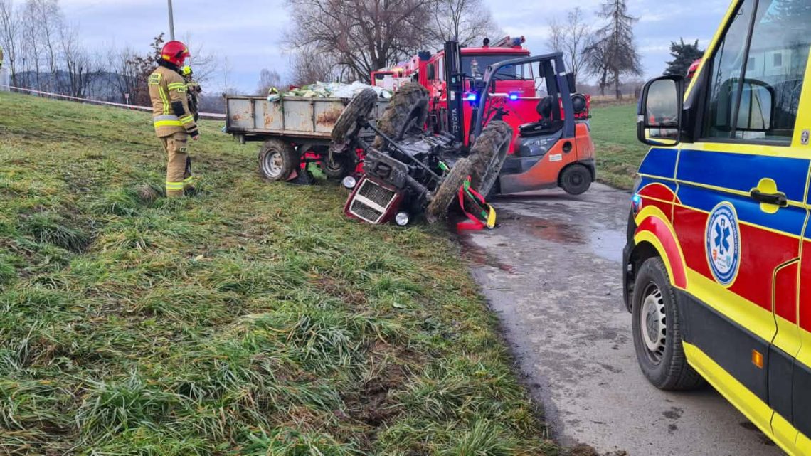 Tragiczny wypadek w Dobrocieszu. 25-letni mężczyzna zginął przygnieciony przez ciągnik.