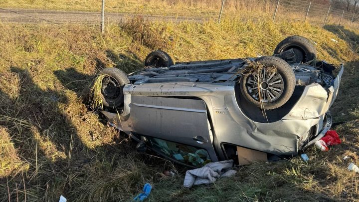 Dachowanie na autostradzie A4. Utrudnienia w kierunku Katowic.