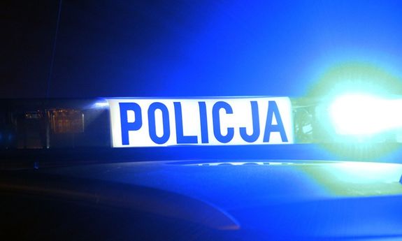 Zniszczyli auto i autobus miejski. Policja zatrzymała trzech sprawców.