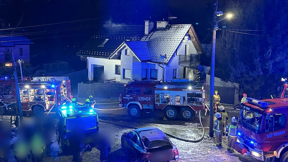Nocny pożar domu w Bukowie.