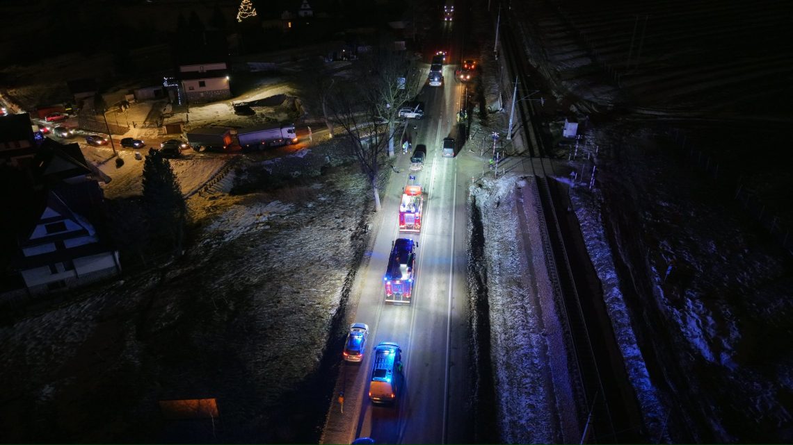 Zderzenie czterech samochodów na Zakopiance. Apel policji o trzeźwość.