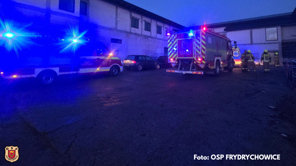 Wypadek przy pracy w Frydrychowicach. Mężczyzna doznał urazu dłoni podczas obsługi maszyny stolarskiej!