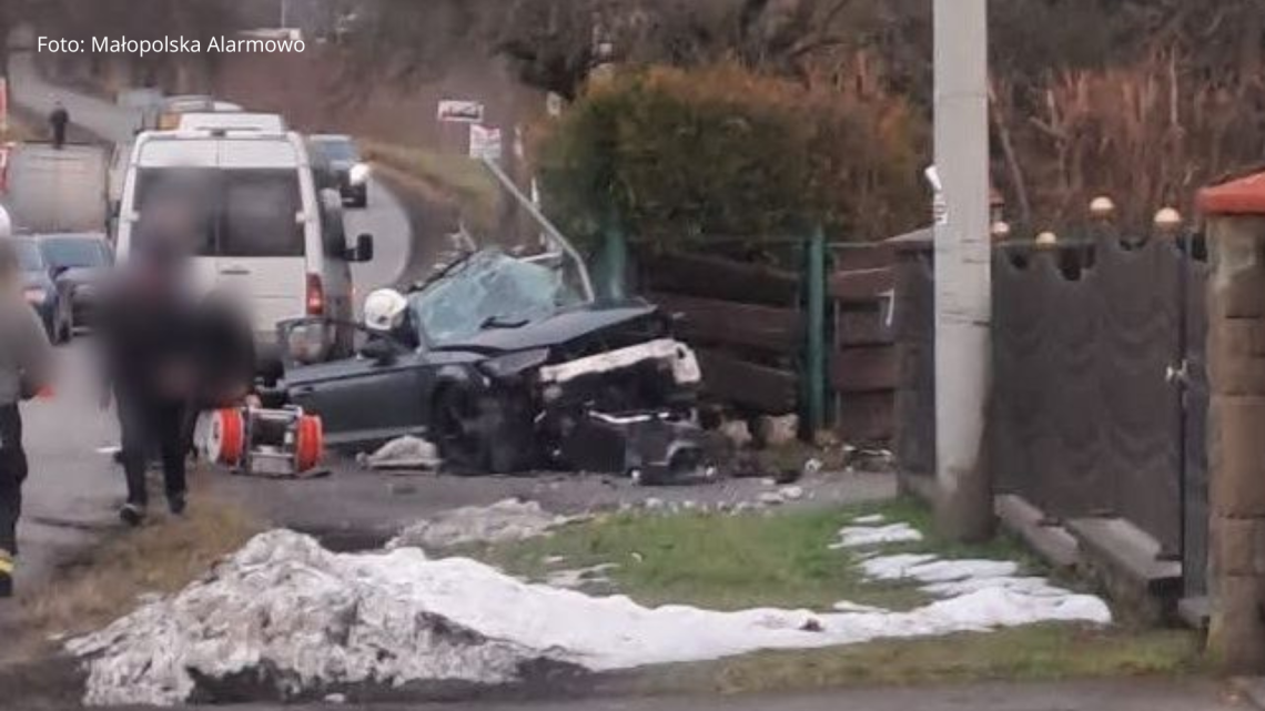 Wypadek w Sieprawiu. Droga zablokowana.