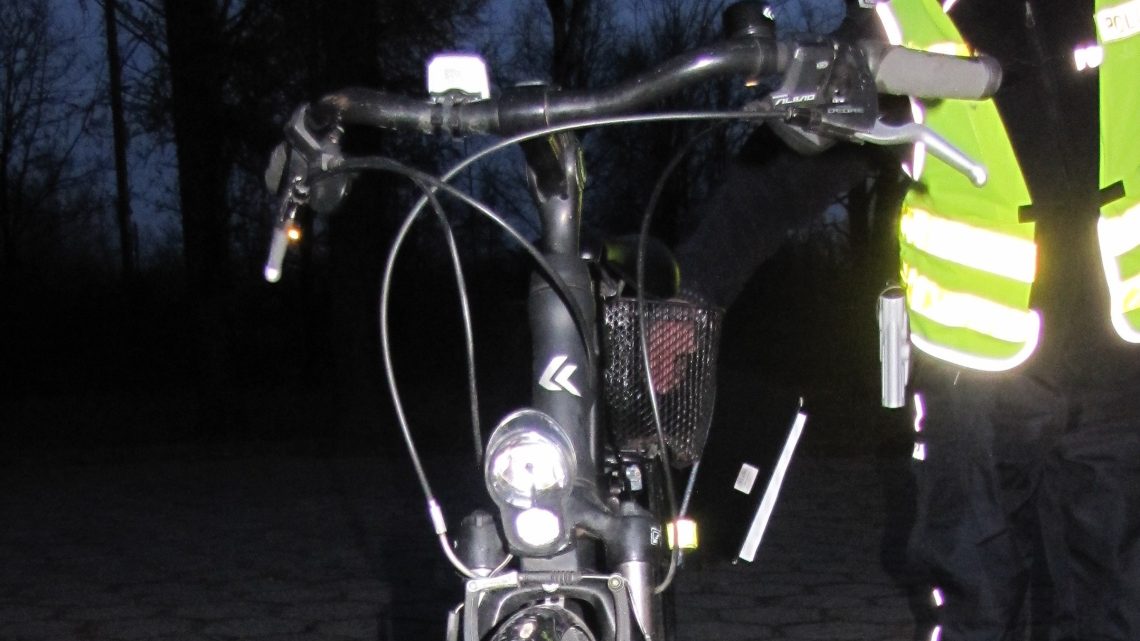 Pijana rowerzystka wjechała do przydrożnego rowu !