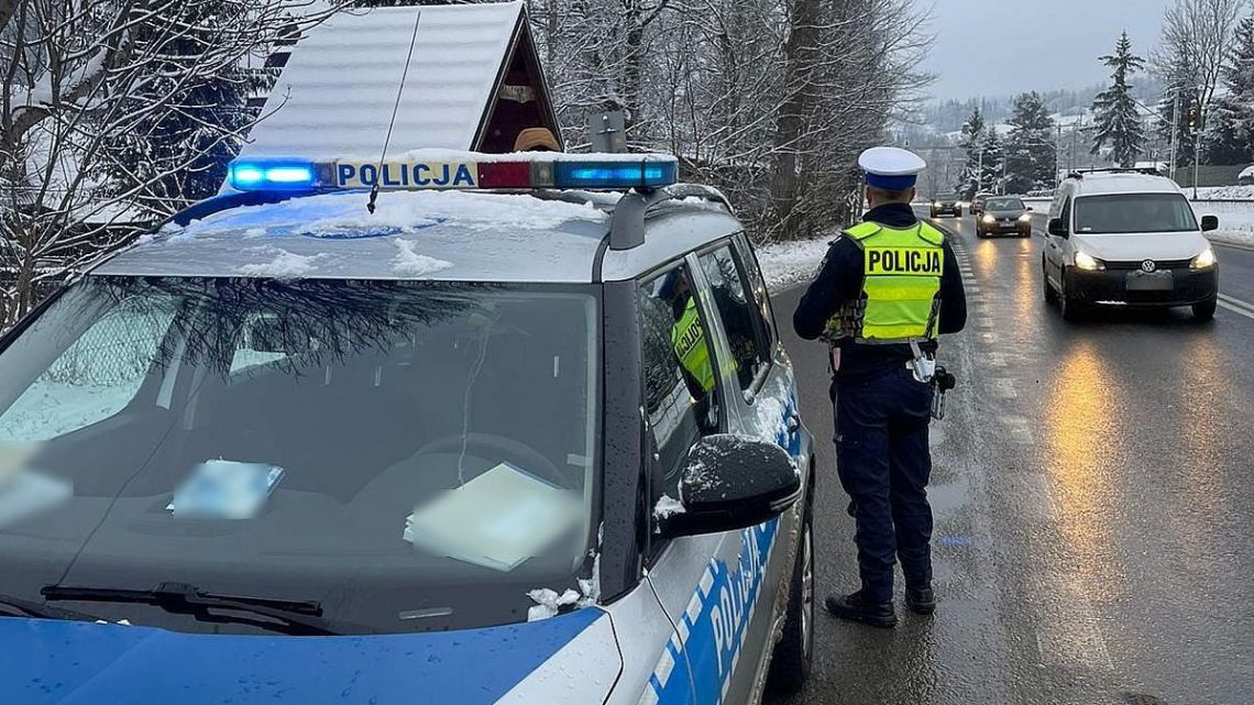 Niebezpieczna sytuacja na przejeździe kolejowym w Poroninie. Wysoki mandat i punkty karne dla kierowcy.