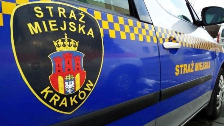Strażnik miejski po alkoholu spowodował kolizję w Krakowie…