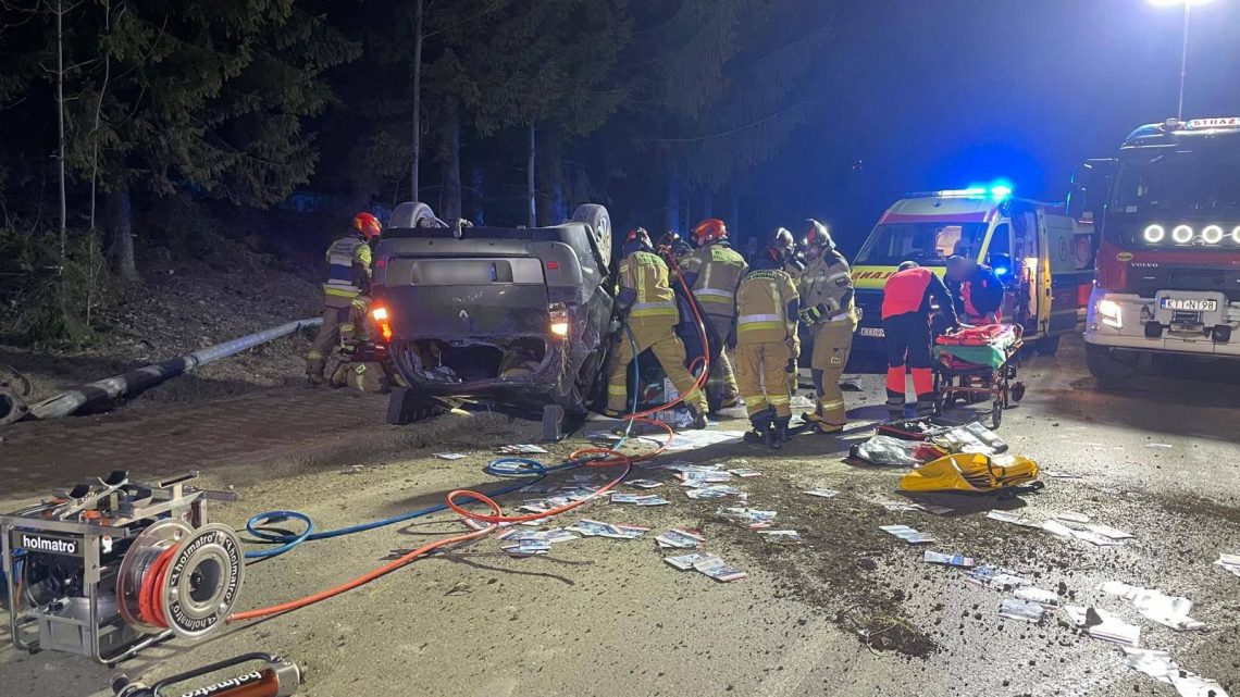 Pijany kierowca dachował w Kościelisku. 21-latek trafił do szpitala.