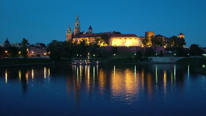 „Pakt dla krakowskich osiedli” przyspiesza. Miliony na drogi, chodniki i komfort mieszkańców.