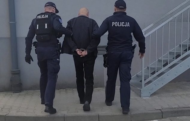 Seria włamań do automatów z napojami. 50-latek zatrzymany przez policję.