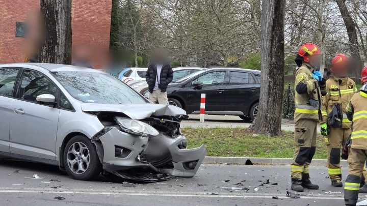 Wypadek na al. Kijowskiej w Krakowie. Utrudnienia w ruchu!