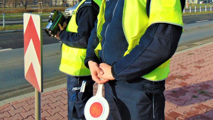 Jechał slalomem przez Graboszyce. Dzielnicowi zatrzymali pijanego 24-latka.