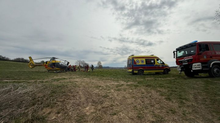 Wypadek podczas prac leśnych w Bogoniowicach. Poszkodowany przetransportowany LPR.