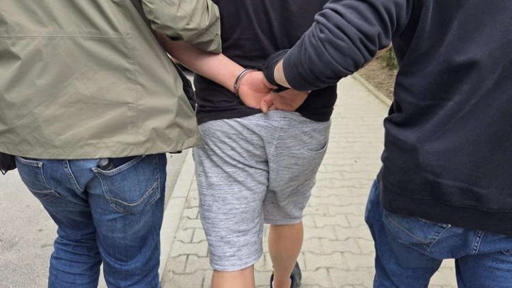 Kraków: 37-latek powiązany ze środowiskiem pseudokibiców zatrzymany z narkotykami.