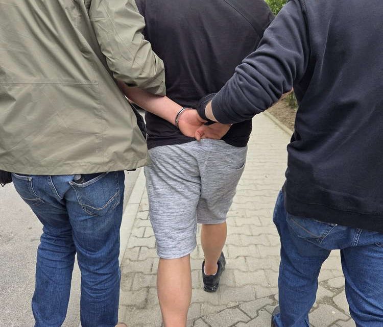 Kraków: 37-latek powiązany ze środowiskiem pseudokibiców zatrzymany z narkotykami.
