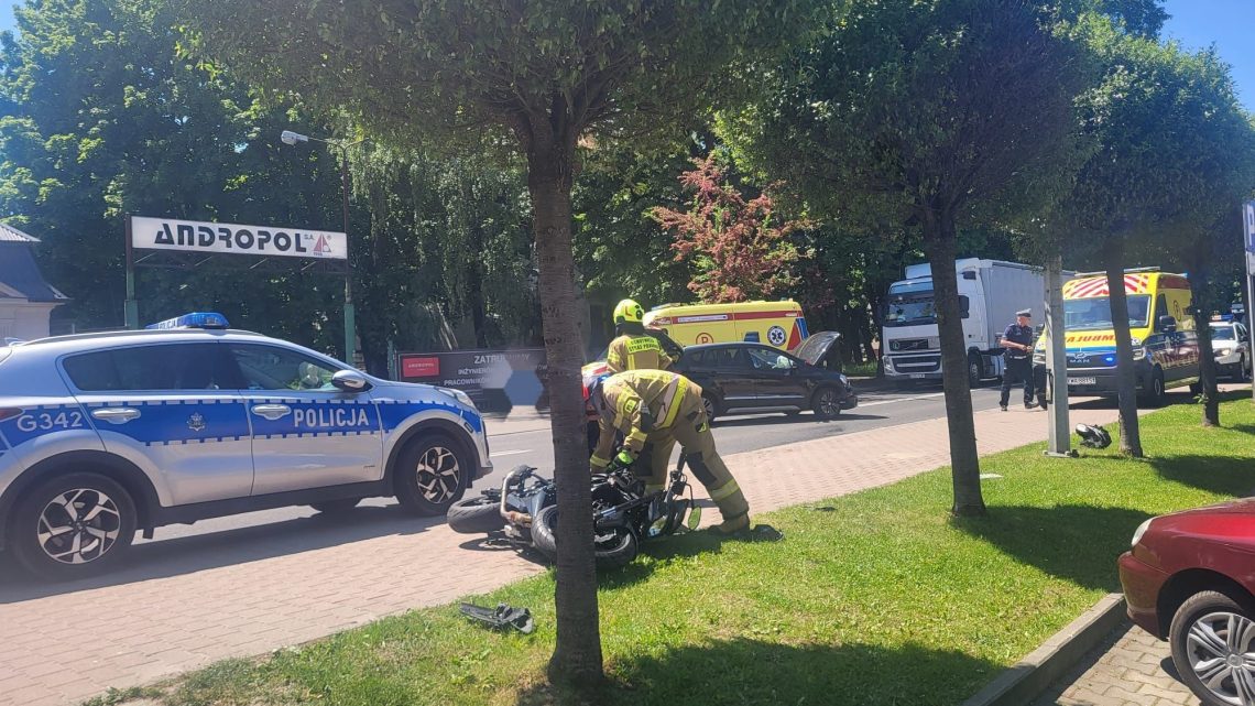 Zderzenie samochodu osobowego z motocyklistą w Andrychowie. Utrudnienia na DK52.