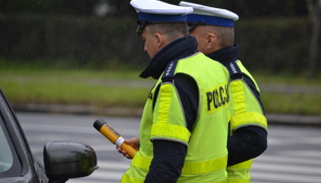 Kompletnie pijana recydywistka za kierownicą! Miała blisko 4 promile i zaatakowała policjantów!