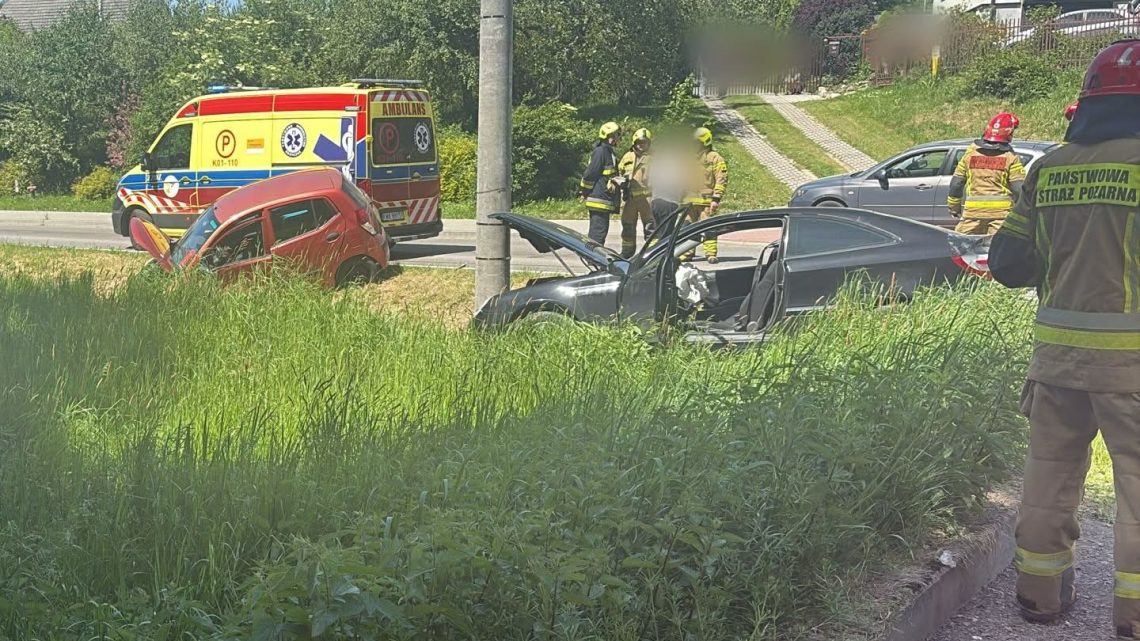 Nidek: zderzenie dwóch samochodów. Są osoby poszkodowane!