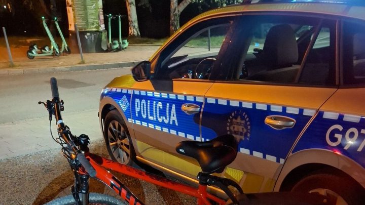 „Na bocznych przecież nie stoją”… Policja szybko wyprowadziła go z błędu.