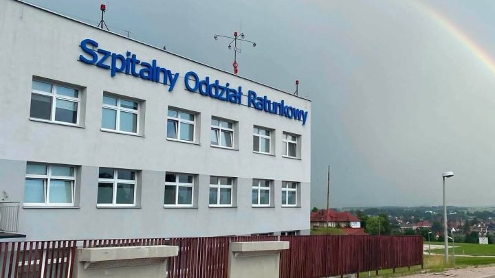 Agresja wobec personelu medycznego w nowotarskim szpitalu. 48-latek usłyszał zarzuty.