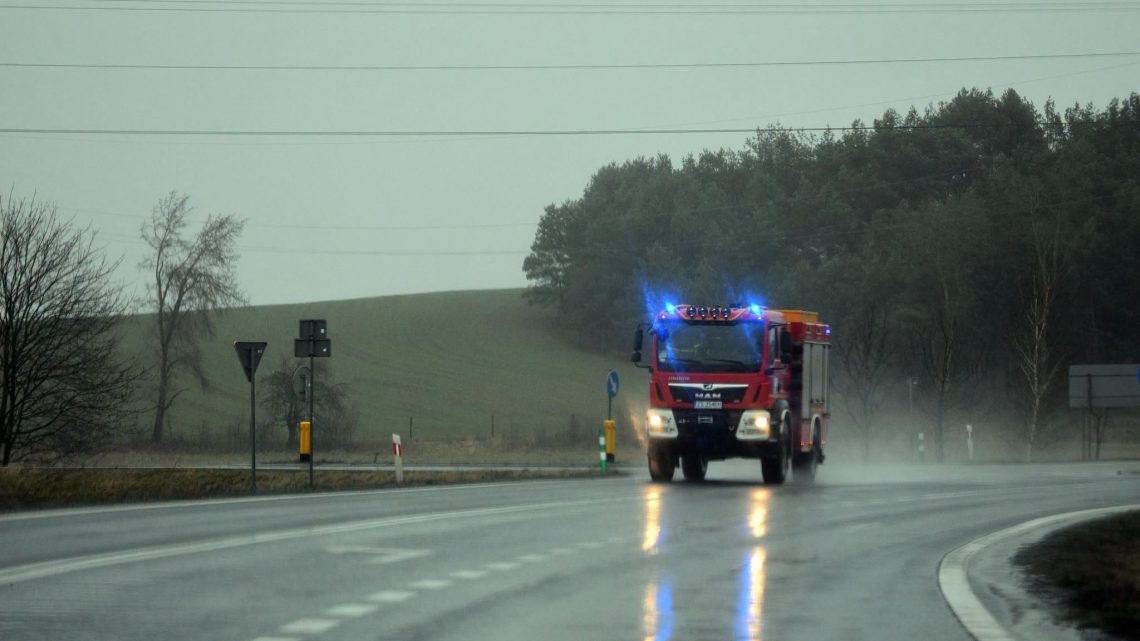 Zderzenie dwóch samochodów w Krosnej. Sześć osób trafiło do szpitala !
