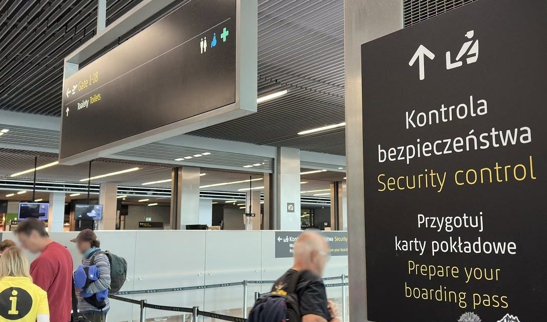 Żart o bombie zakończył podróż. 59-letni Polak nie odleciał do Dublina.