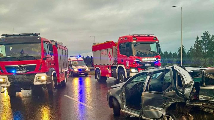 Zderzenie trzech samochodów na Zakopiance. Droga w kierunku Krakowa całkowicie zablokowana!