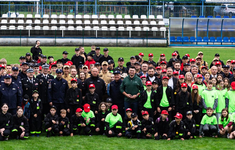 Młodzi strażacy z całej Małopolski spotkali się w Krzeszowicach. Była rywalizacja, szkolenia i pokaz sprzętu.
