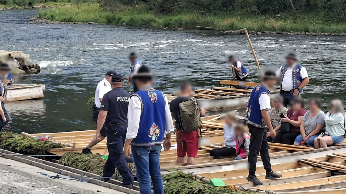 Nietrzeźwi sternicy na Dunajcu. Policjanci skontrolowali 48 flisaków.