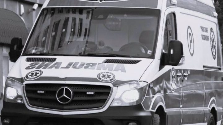 Tragiczny wypadek w Krakowie. Dwie osoby zmarły, roczne dziecko walczy o życie.