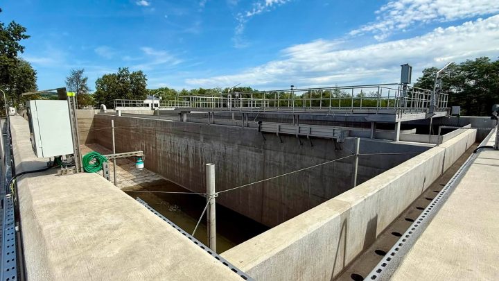 Nowa oczyszczalnia ścieków w Myślenicach oficjalnie otwarta. Ważna inwestycja dla mieszkańców i regionu.