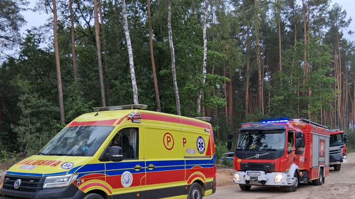 Maszyna budowlana przygniotła operatora w Rudach-Rysiach. Mężczyzna trafił pod opiekę ratowników.