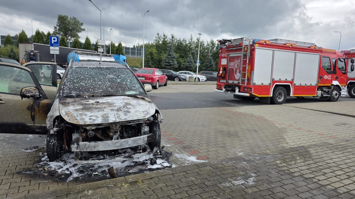 Pożar osobówki na MOP w kierunku Krakowa. Na szczęście bez poszkodowanych.