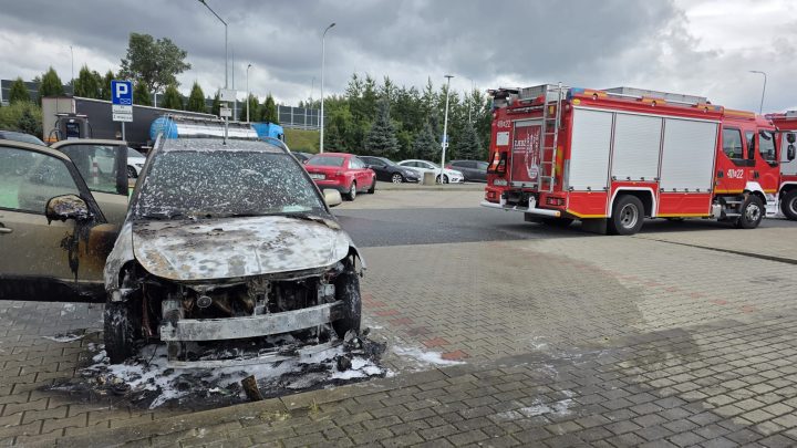 Pożar osobówki na MOP w kierunku Krakowa. Na szczęście bez poszkodowanych.