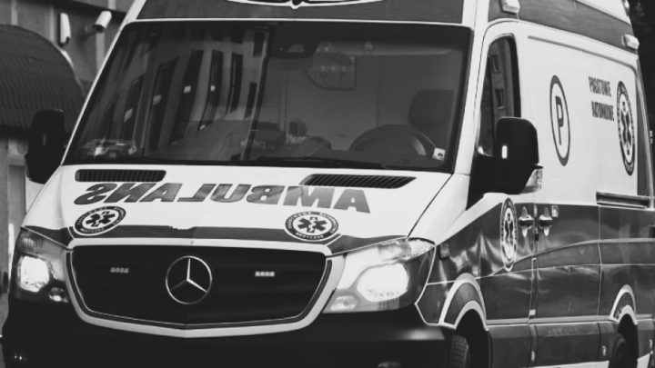 Śmiertelny wypadek ciągnika w Podolanach. Nie żyje kierujący.
