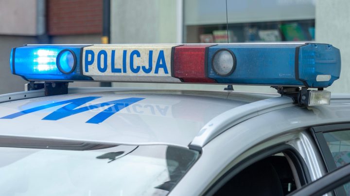 Chciał sprzedać książki za 100 zł. Stracił dziesięć razy więcej. 18-latek padł ofiarą oszustów.