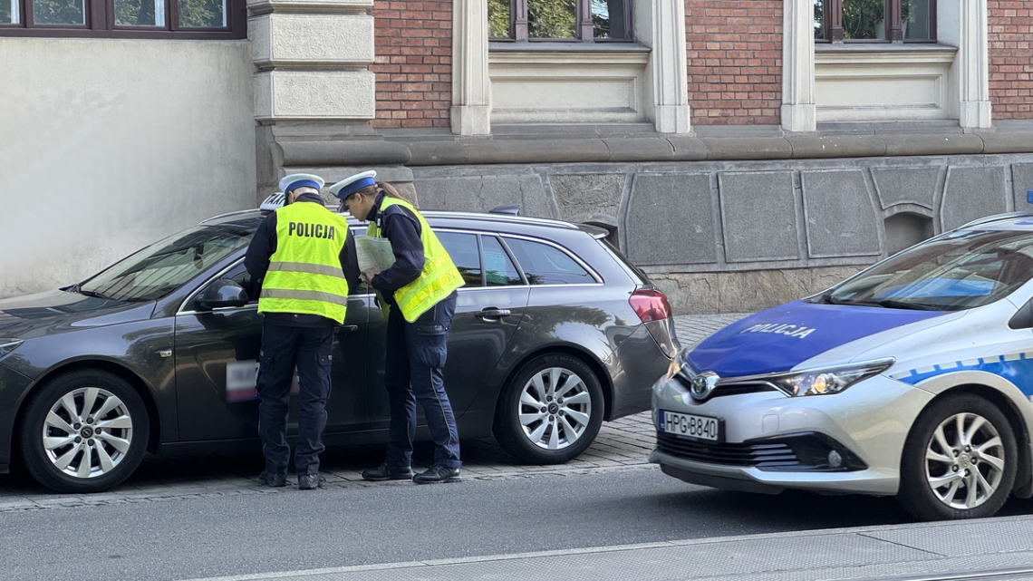 Akcja „Taxi” w Krakowie. Ponad 500 kontroli i nietrzeźwy kierowca przewozu osób.