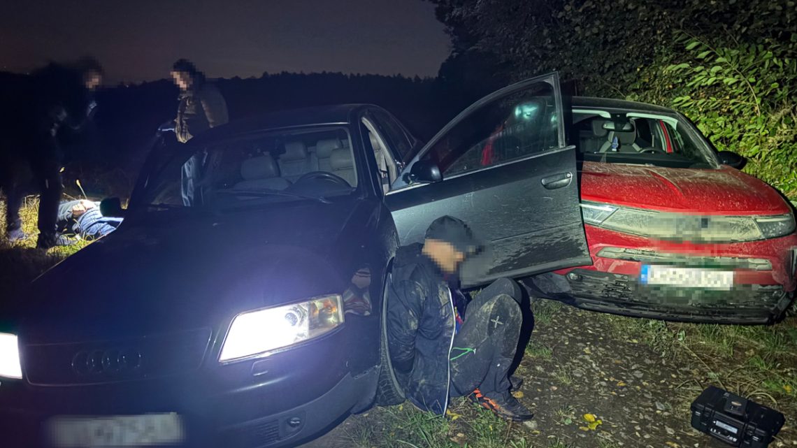 Pościg za kierowcą Audi. 31-latek miał narkotyki, był nietrzeźwy i uszkodził radiowóz.