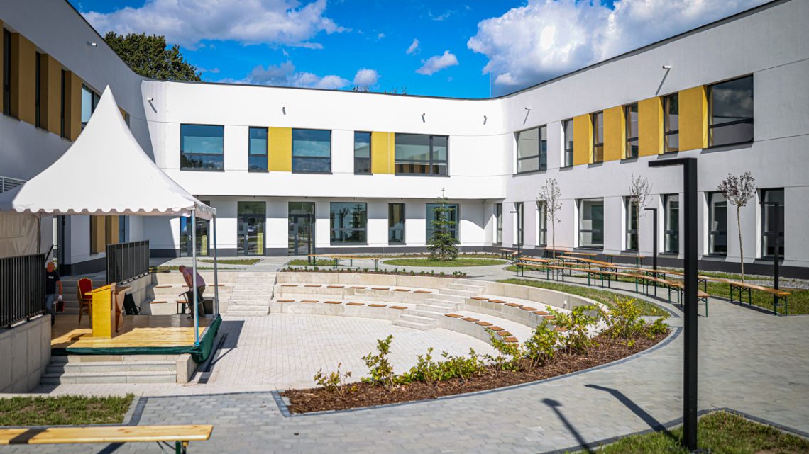 Nowa szkoła za ponad 50 mln zł otwarta! Wielkie Drogi mają nowoczesne centrum edukacyjne.