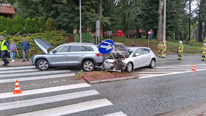 Zderzenie dwóch samochodów na DK75 w Gnojniku. Są utrudnienia.