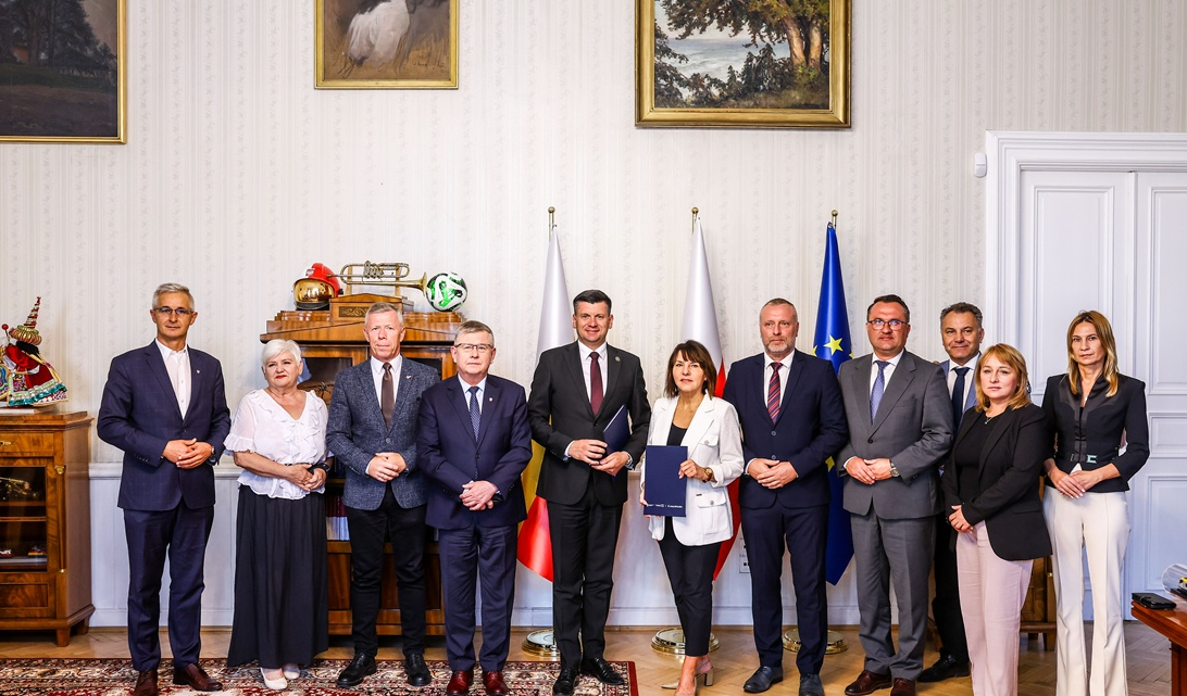 Ponad 17,6 mln zł na drogi, chodniki i bezpieczeństwo. Duża inwestycja w powiecie krakowskim.