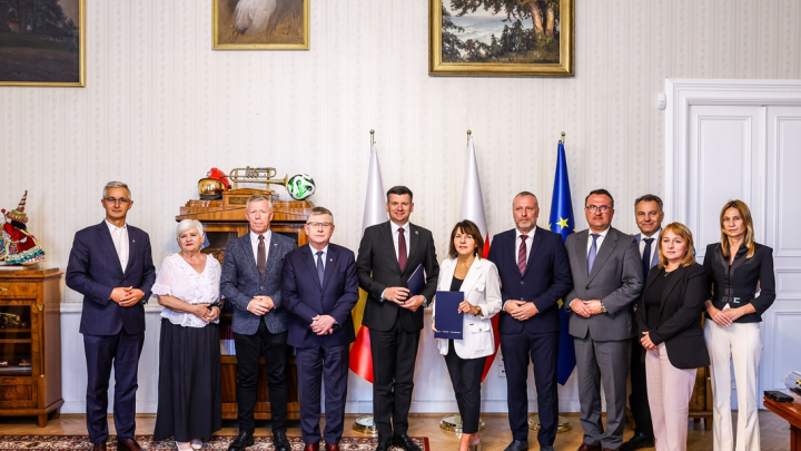 Ponad 17,6 mln zł na drogi, chodniki i bezpieczeństwo. Duża inwestycja w powiecie krakowskim.