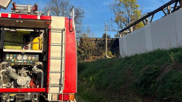 Dwa pożary w Podsarniu. Policjanci zatrzymali 54-letniego mężczyznę.