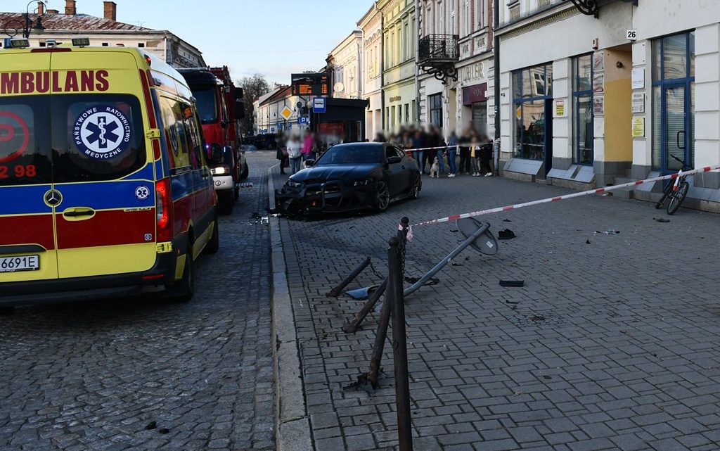 🚨 WJECHAŁ BMW NA CHODNIK, GDZIE BYŁO 14 PIESZYCH! GROZI MU 8 LAT WIĘZIENIA.