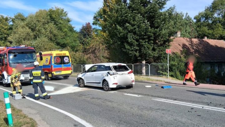 Zderzenie trzech pojazdów na DK75. Jedna osoba trafiła do szpitala.