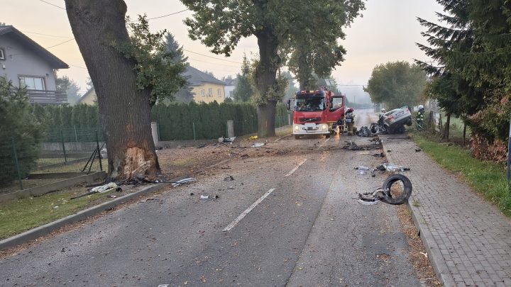 Tragiczny wypadek w Skidziniu. Nie żyje 20-letni kierowca!