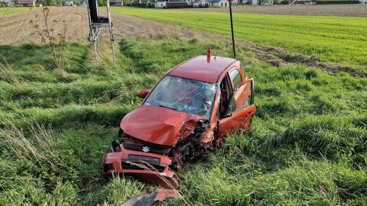 Wypadek drogowy zderzenie osobówki z dwoma tirami.