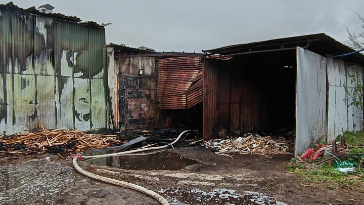 Pożar hali produkcyjnej w Kętach.
