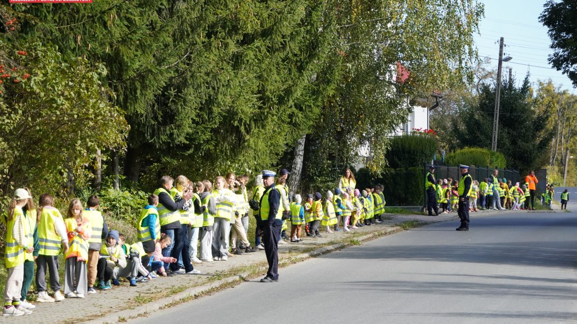 Odblaskowy happening Szkoły Podstawowej w Śleszowicach.