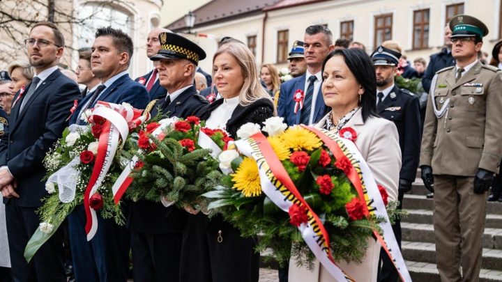 W Tarnowie rozpoczęło się oficjalne świętowanie 106. rocznicy odzyskania przez Polskę niepodległości.