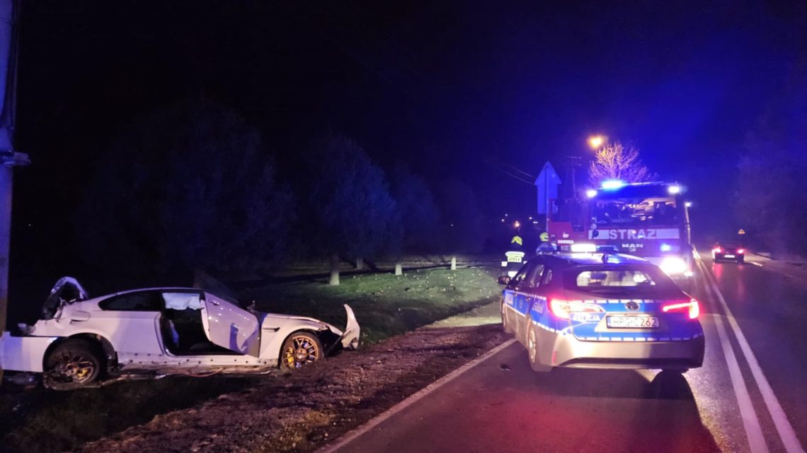 Dachowanie osobówki w powiecie tarnowskim.